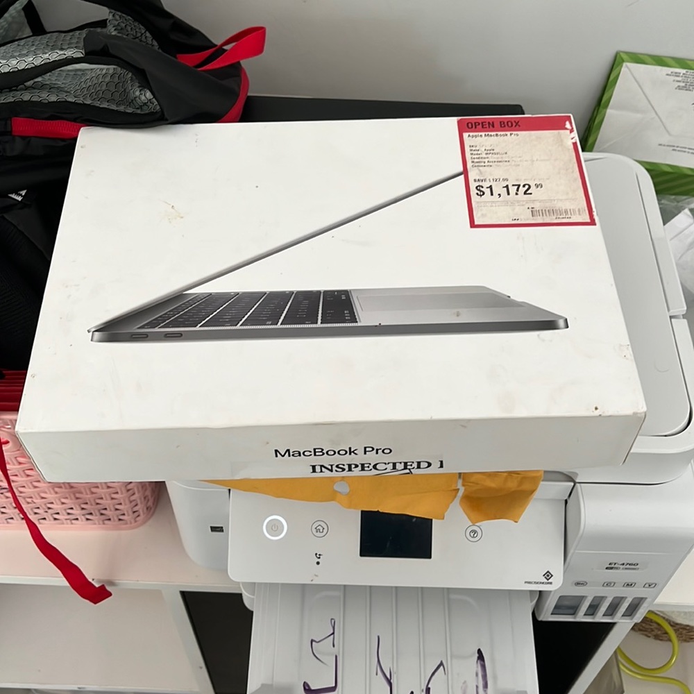 Mac Book Pro Please see photo
